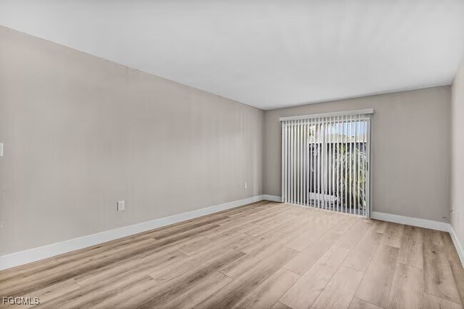 Building Photo - 1915 Maravilla Ave Unit 13
