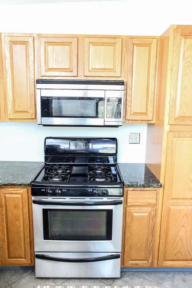 Photo - 2823 Chatham St