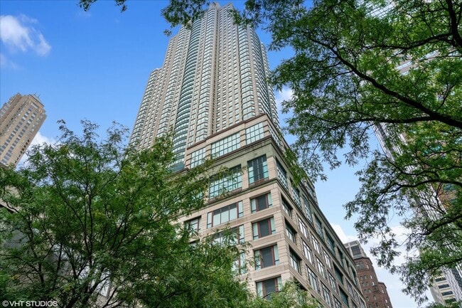 Building Photo - 100 E Huron St Rental