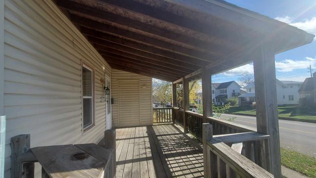50 1/2 E Main St
