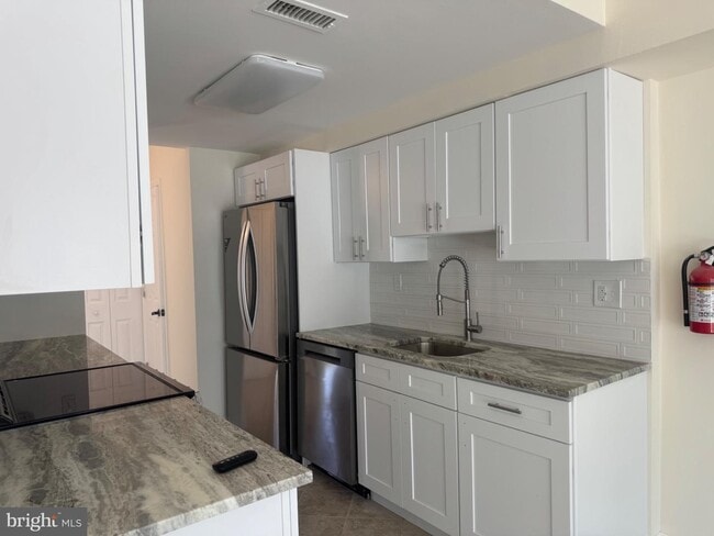 Photo - 220 Deerpark Ct