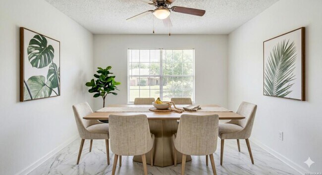 Photo - 21523 Hyerwood