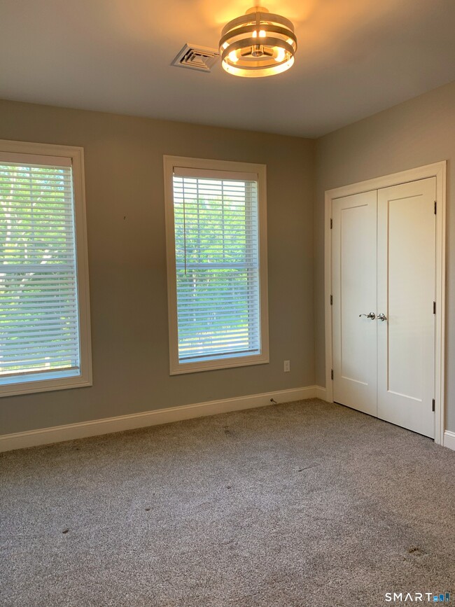 Photo - 501 Edgewater Cir