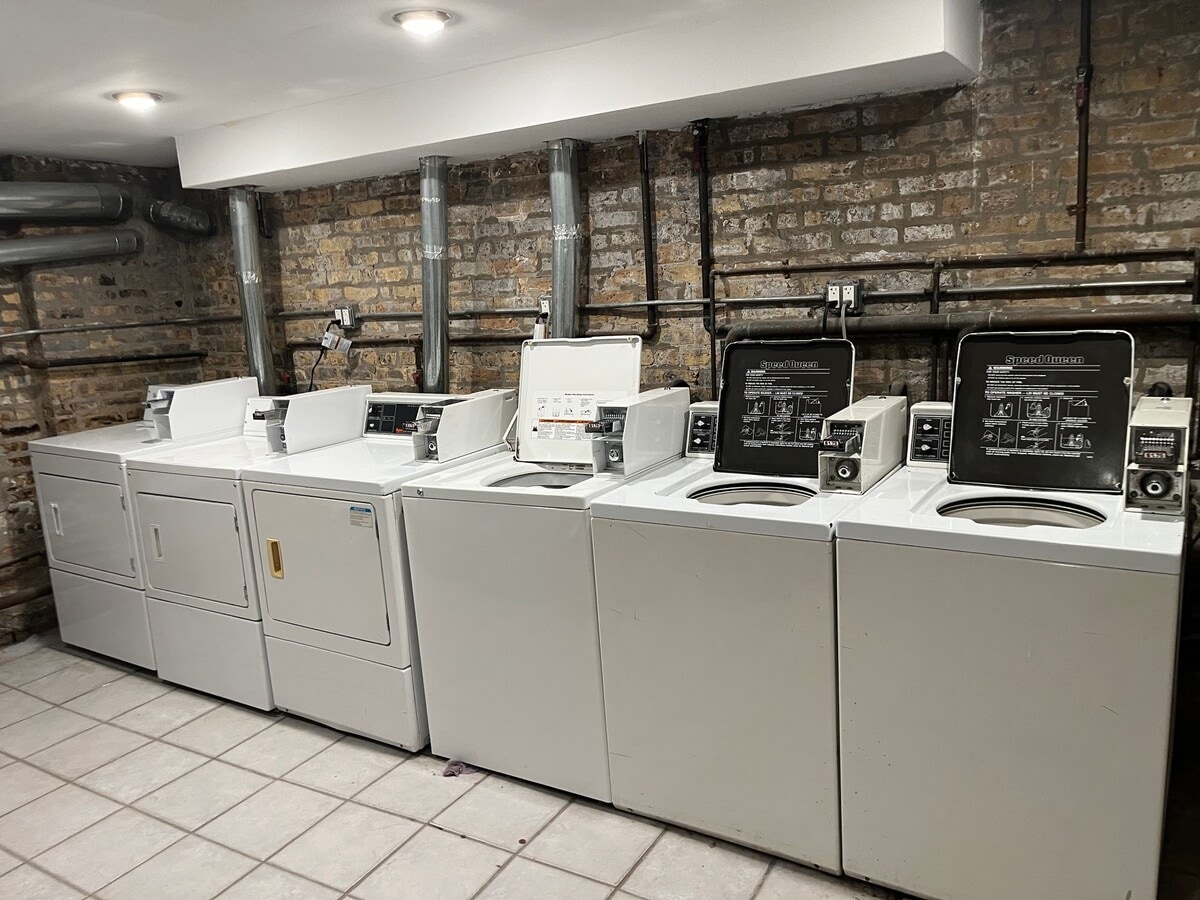 Photo - 920-22 W Addison