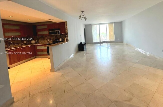 Photo - 5825 Collins Ave Unit 9B