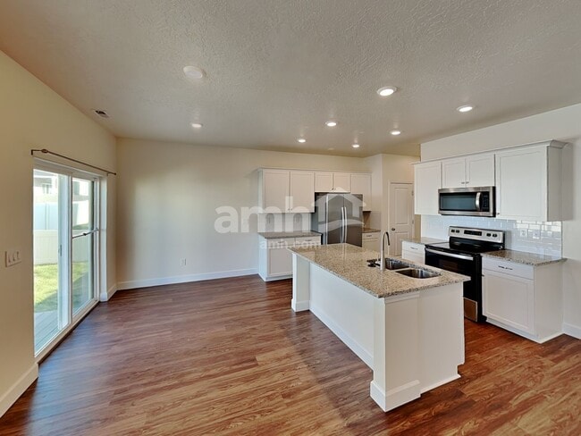 Photo - 2347 Surry Way