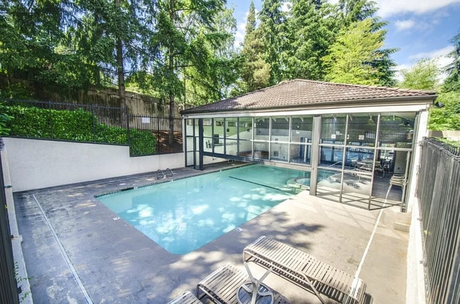 Welcome to this charming townhouse - Welcome to this charming townhouse Unit b106