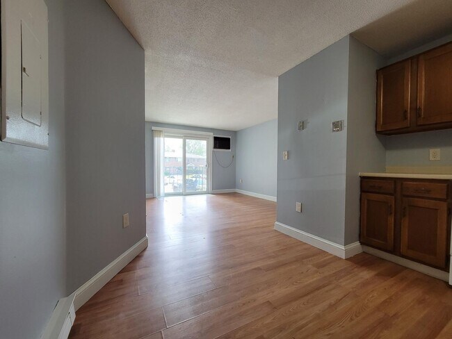 Photo - 185 Loudon Rd Unit 9