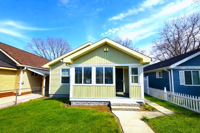 Building Photo - 2133 White Ave