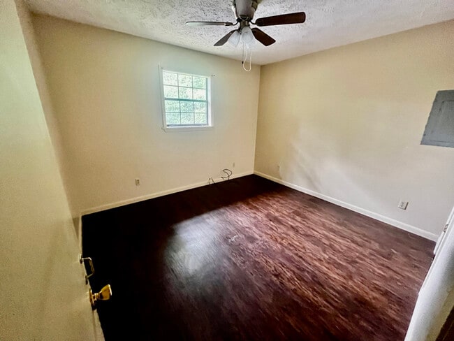 Photo - 576 Halbert Heights Rd Unidad C8