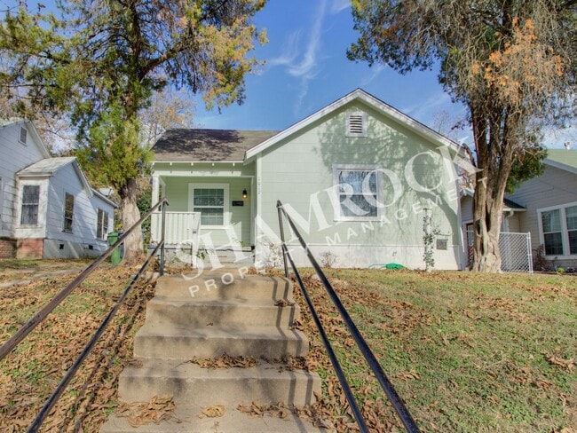 Building Photo - 2/1 Waco ISD House
