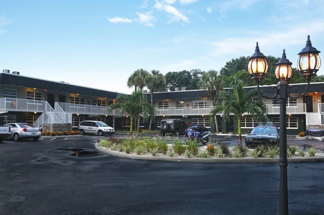 Betty Lane Apartments - Betty Lane Apartments
