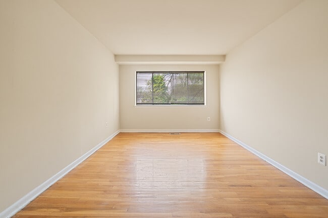 Photo - London House Apartments