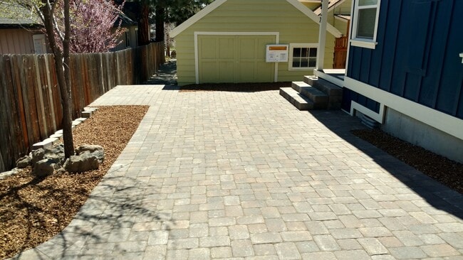 Photo - 830 NW Ogden Ave Unit 2