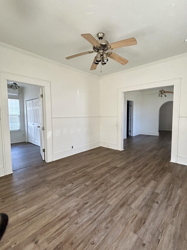 Photo - 2208 E Broadway St