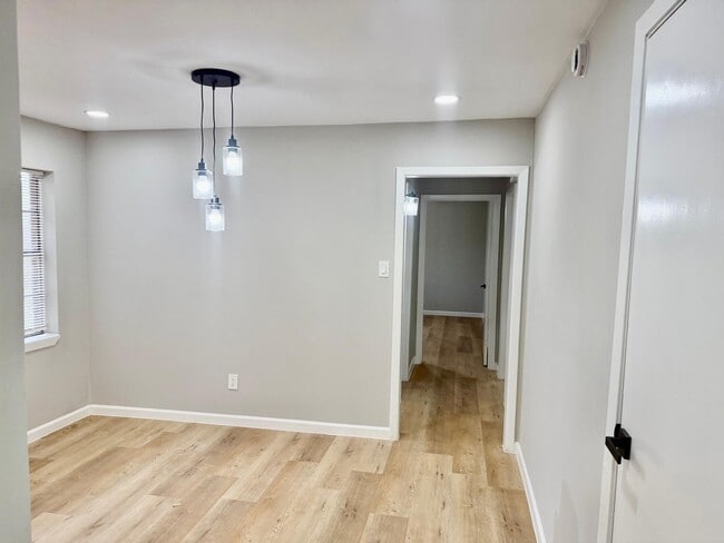 Photo - 620 Circle Way