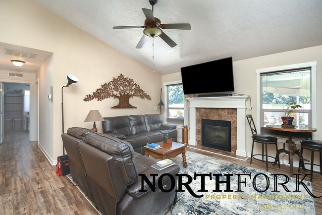 Photo - Superb Star Home With Move-in Credit opportunity - HOME IS NOT FURNISHED