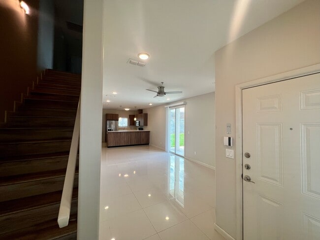 Photo - 1021 E La Cantera Ave