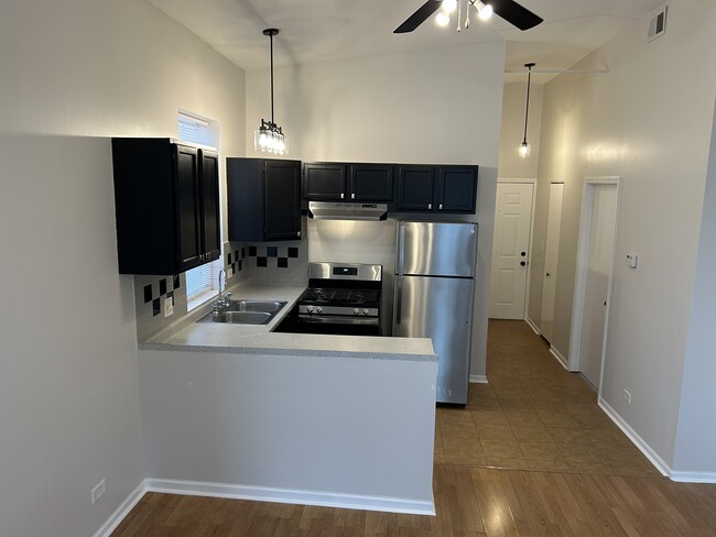 Building Photo - 2328 W Belmont Ave Unit #3FF