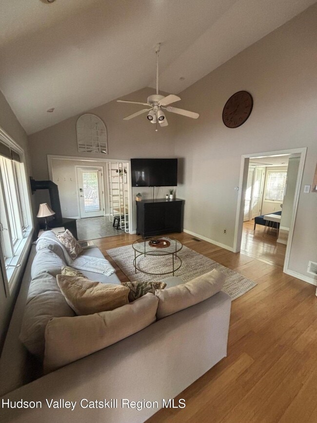 Photo - 419 SW Colony Rd