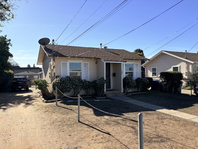 Building Photo - 582-582-582-582 McIntosh St Unit 582