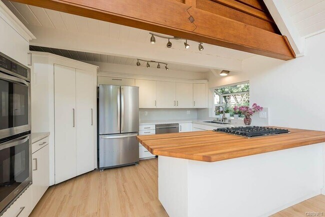 Photo - 21670 Encina Rd