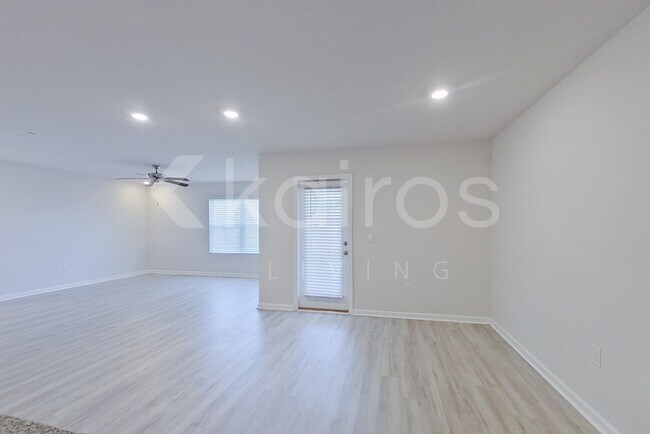 Photo - 130 Metalmark Dr