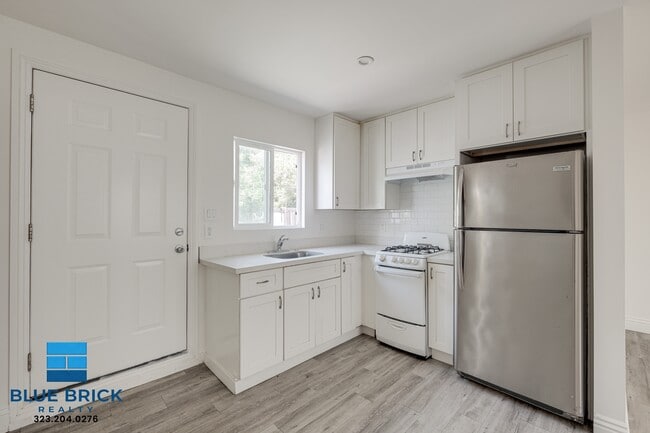 Building Photo - 14025 Victory Blvd