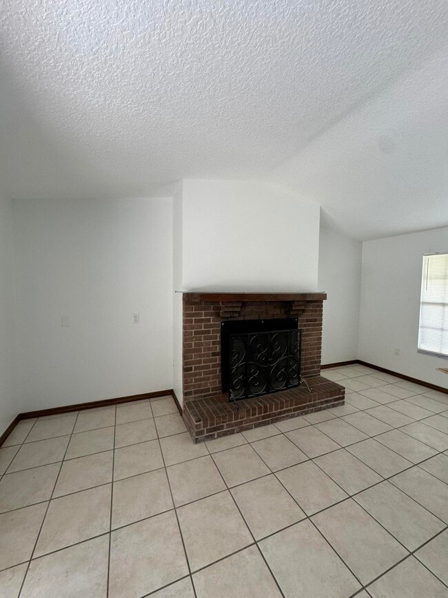 Photo - 5585 Barna Ave