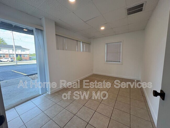 Photo - 3342 E Linwood St Unit 17