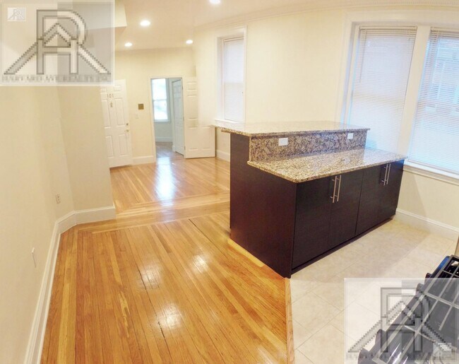 Photo - 73 Thatcher St