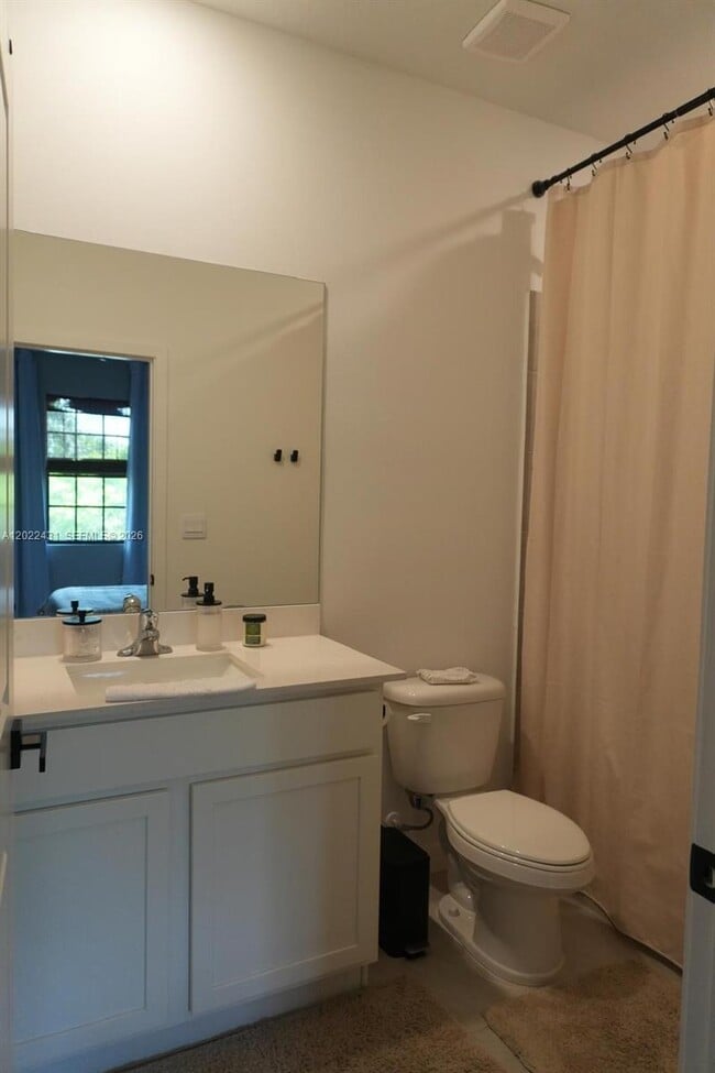 Photo - 696 NW 6th St