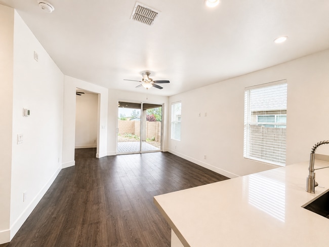Photo - 1744 Allerton Way