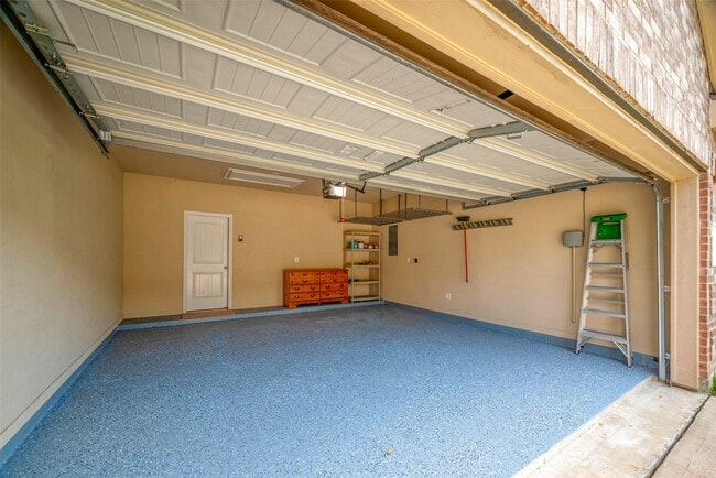 Building Photo - 2431 Garden Falls Dr