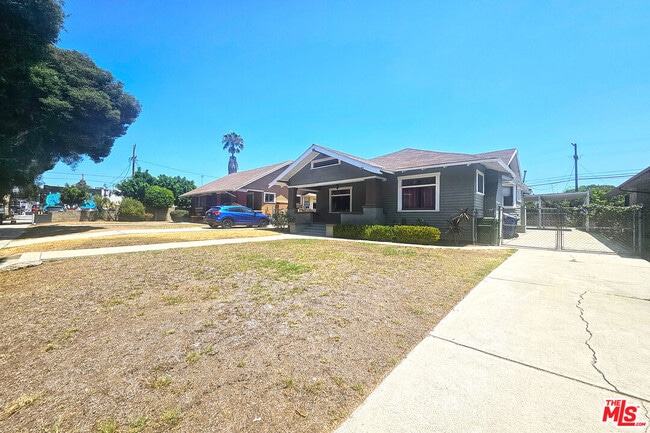 Photo - 648 Heliotrope Dr