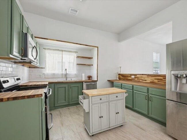 Photo - 2290 Orange Ave