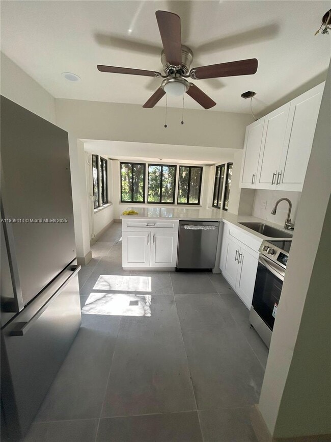 Building Photo - 421 SW 11th St Rental