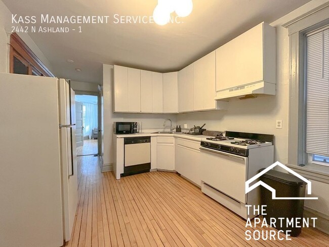 Building Photo - 2442 N Ashland Ave Unit 2