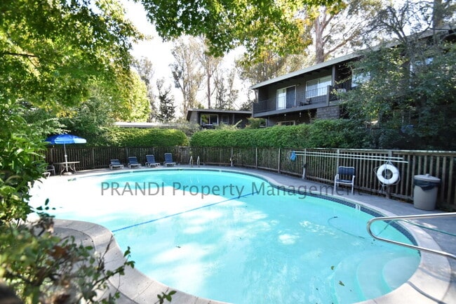 Bright & Peaceful 2BR Townhouse with Deck,... - Bright & Peaceful 2BR Townhouse with Deck,... Unit Apt 44