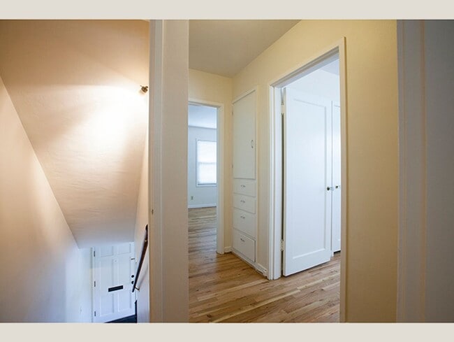 Photo - Mid-Century Style in Tranquil Landscaped S... Unit 055