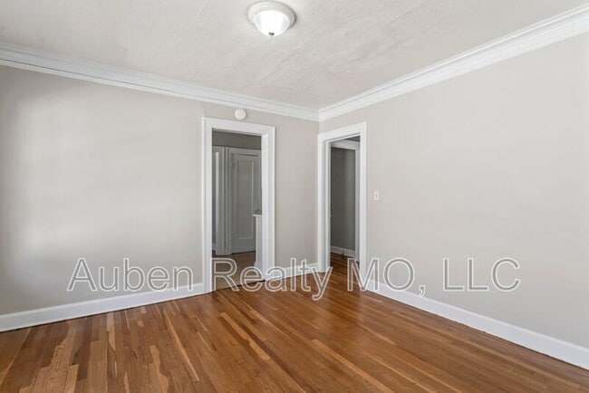 Photo - 5305 Charlotte St Unit 2