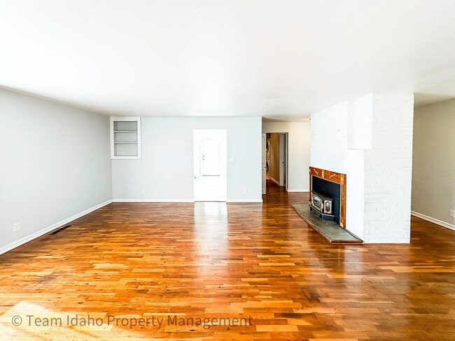 Photo - 1123 E 6th St Unidad A - upper