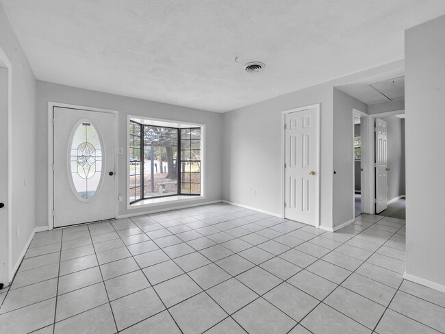 Photo - 113 Robinwood Dr SW Casa