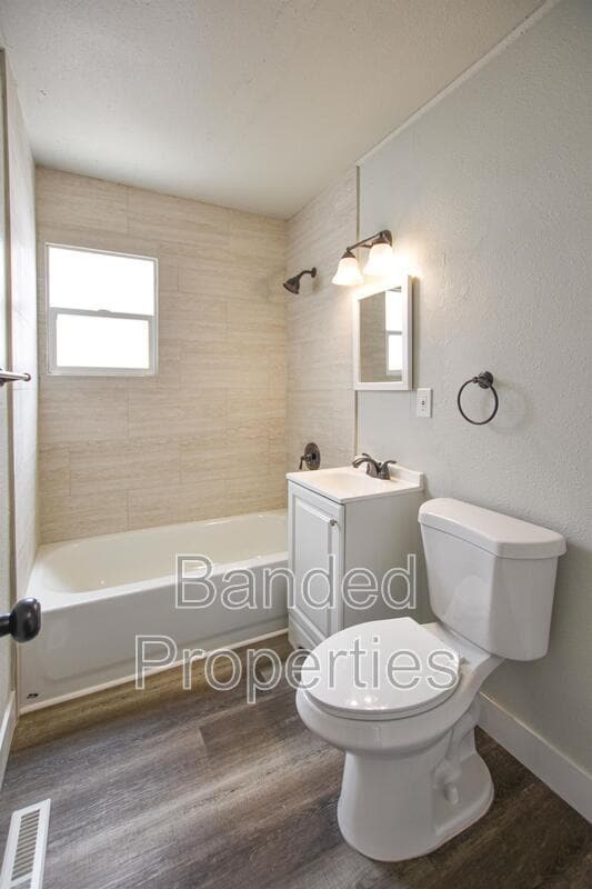 Photo - 265 Maple St