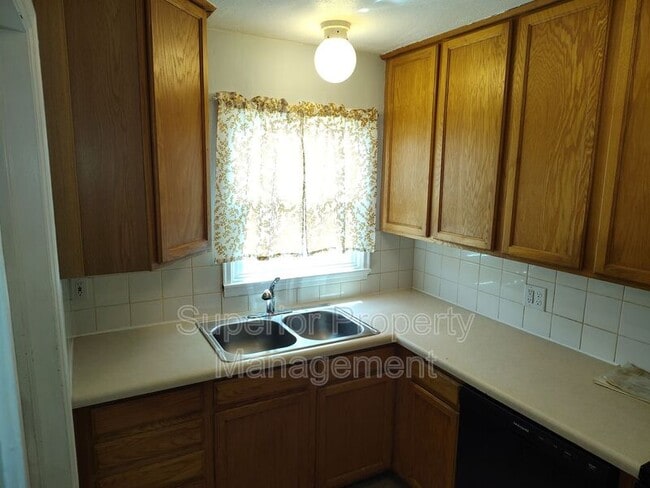 Photo - 2121 Park Pl