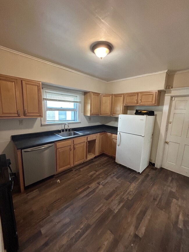 63 Montrose Ave