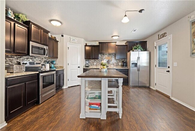 Photo - 151 Foxglove St