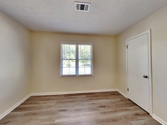 Photo - 2638 Windmere Dr NW