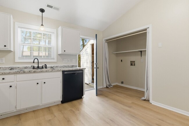 Photo - 2bed/1bath Duplex