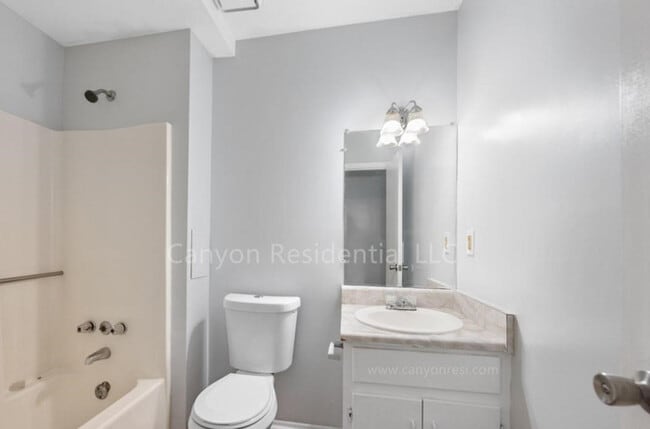 Photo - 5825 Vernier Dr SW